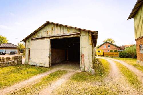 Außen - Garagen - 6 Zimmer Mehrfamilienhaus, Wohnhaus in Luhnstedt