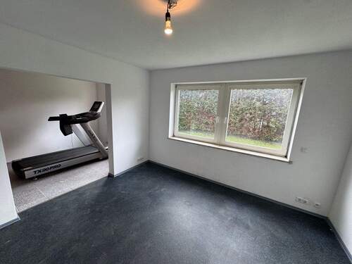 viel Platz zum Wohnen! - 8 Zimmer Doppelhaushälfte in Dachau