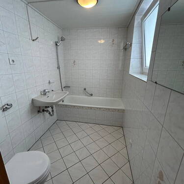 Bad - 2 Zimmer Etagenwohnung zur Miete in Mainaschaff