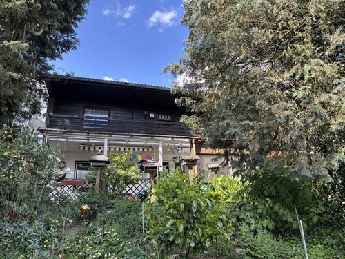 Ein-/oder Zweifamilienhaus - 