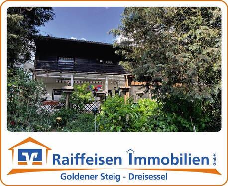 Wohnen wo andere Urlaub machen - Ein-Zweifamilienhaus in ruhiger Aussichtslage