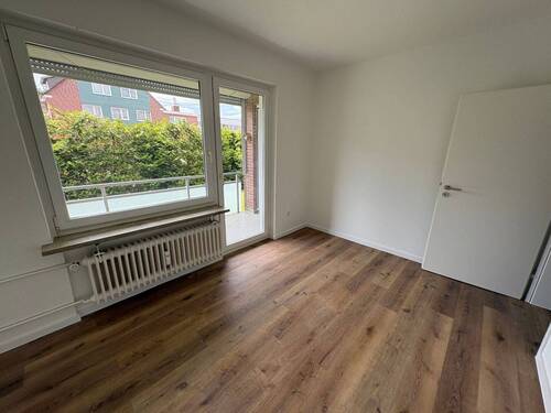 Ansicht I: Schlafzimmer mit Zugang zum Balkon - 