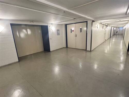 Keller Aufzug und Tor - 