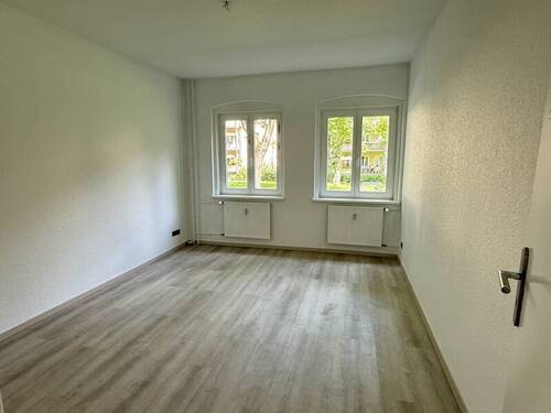 Wohnzimmer - 2 Zimmer Etagenwohnung zum Kaufen in Berlin