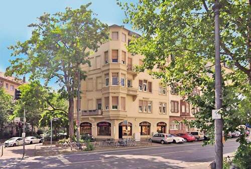 Gepflegtes Denkmalschutzobjekt - Frankfurt-Bockenheim: Hervorragende Stadtlage - komplett vermietetes Mehrfamilienhaus mit Gewerbe