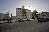 Hausansicht - 3 Zimmer Etagenwohnung zum Kaufen in München