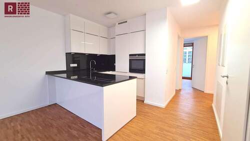 Wohnen - Premium-Lage direkt am Europa-Garten: Hochwertige 3-Zi Terrassenwohnung mit Luxus-EBK und TG