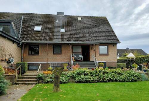 Haupthaus Rückansicht - 1 Zimmer Mehrfamilienhaus, Wohnhaus zum Kaufen in Wahlstedt