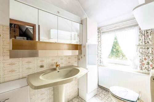 Badezimmer im Dachgeschoss - 