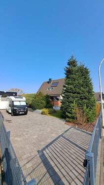 Auffahrt und Garage - 4 Zimmer Einfamilienhaus zum Kaufen in Uetersen