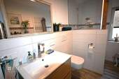 EG-modernes Badezimmer - 