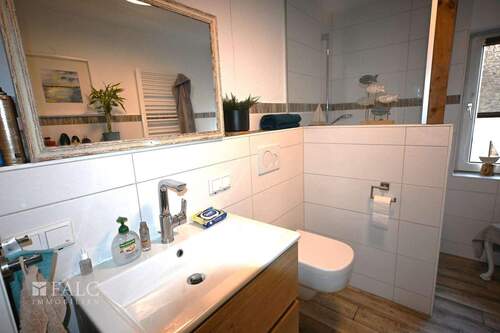 EG-modernes Badezimmer - 