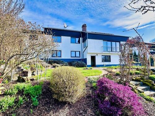 Rückansicht - Erzenhausen - Lichtdurchflutetes, geräumiges Wohnhaus mit Einliegerwohnung in Top-Lage