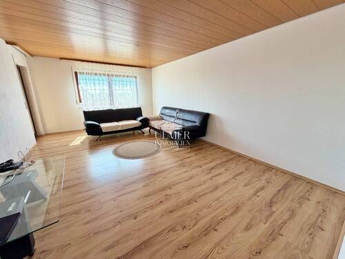 Wohnzimmer - 3 Zimmer Etagenwohnung zum Kaufen in Jettingen