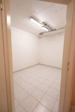 12 Beauty, Wellness oder Lager - 