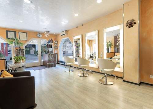 16 Ansicht 3x Bedienplätze & Empfang - 