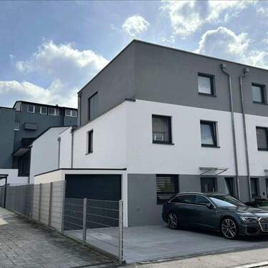 Bild 1 - Großzügige Flachdach-DHH KfW 40+ NH in Röthenbach an der Pegnitz