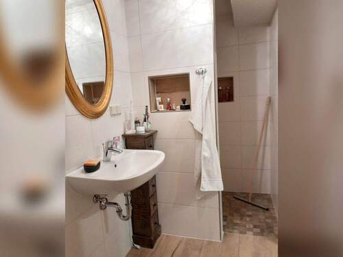 Badezimmer - Einfamilienhaus mit 70,00 m&sup2; in Seifhennersdorf zum Kaufen