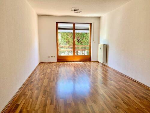 Wohn-/Essbereich mit Zugang zur Terrasse - 2 Zimmer Etagenwohnung zum Kaufen in Schwanstetten