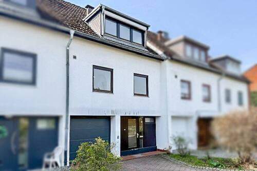 Garage am Haus - Mittelreihenhaus mit kleinem Garten und großer Terrasse - ideal für kreative Modernisierung