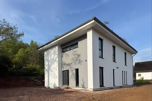 Hausansicht - Exklusives Neubauhaus mit Panorama auf den Golfclub Stromberg - Erstbezug!