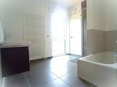 Tageslichtbad mit Wanne - 