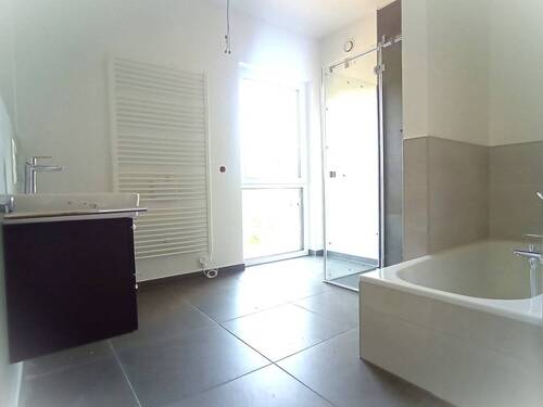 Tageslichtbad mit Wanne - 