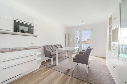 Wohnzimmer mit Balkon - 