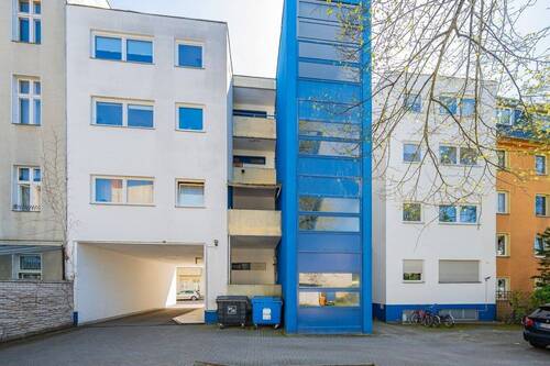 Hofansicht Haus - Gepflegtes Mehrfamilienhaus mit Pkw-Stellplätzen und Lager zwischen Südpark und Grimnitzsee.