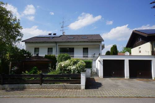Titelbild; DHH rechts784 - DHH als 3-Familienhaus, grüne und ruhige Lage in Gilching- Geisenbrunn, Besichtigung n. Vereinbg.