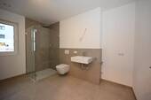 Geräumiges Wohlfühlbad - 