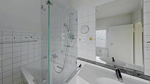 Badezimmer - Etagenwohnung mit 50,00 m&sup2; in Berlin zum Kaufen