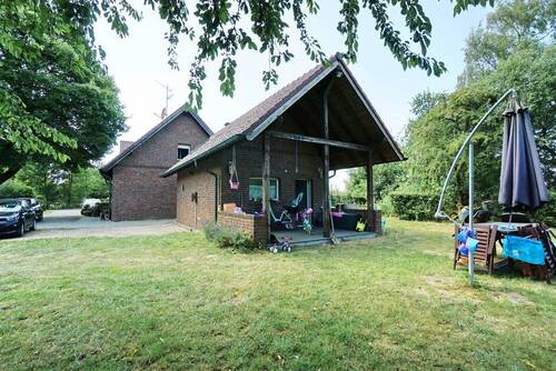 Garten mit Nebengebäude - 5 Zimmer Mehrfamilienhaus, Wohnhaus in Alpen