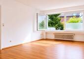 Wohnzimmer-Osten - Wohnung mit exklusivem Rheinblick in Köln