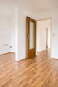 Wohnzimmer-Wohnküche-Flur - 2 Zimmer Etagenwohnung in Köln