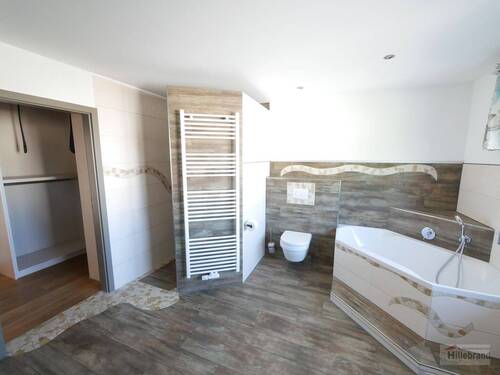 Badezimmer - Mehrfamilienhaus, Wohnhaus mit 263,00 m&sup2; in Brilon - Madfeld zum Kaufen