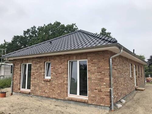 Beispiel Abbildungen mit Sonderleistungen - 3 Zimmer Bungalow in Sankt Michaelisdonn