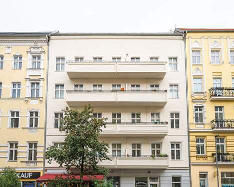 Hausansicht (2) - Buntes Friedrichshain, ruhiger Samariterkiez - 2-Zimmerwohnung im urbanen Spannungsfeld