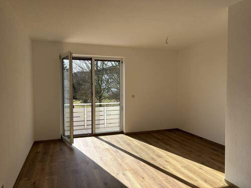 Wohnzimmer - 3 Zimmer Etagenwohnung zur Miete in Zwickau