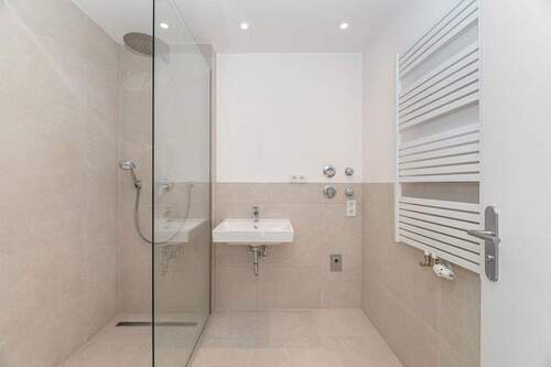 Bad - Etagenwohnung mit 90,00 m&sup2; in Germering zum Kaufen