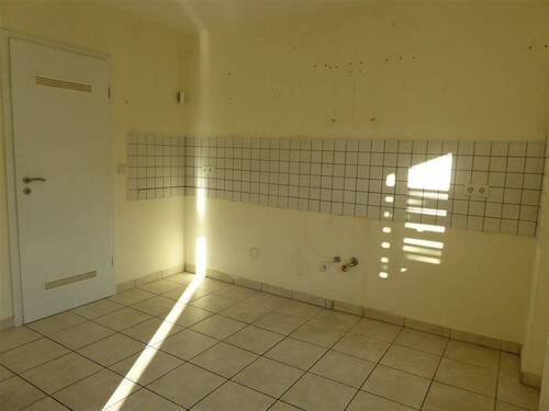 Küche mit Abstellraum - 3 Zimmer Etagenwohnung in Bad Driburg