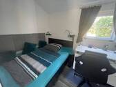 Kinderzimmer/ Büro - 