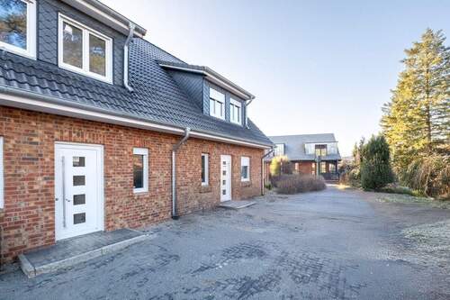 Vorderansicht - 4 Zimmer Reihenendhaus zum Kaufen in Norderstedt