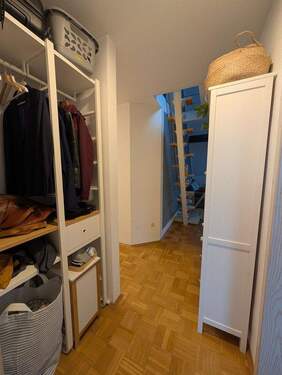 Flur (zw. Wohn-/Schlafzimmer) - 