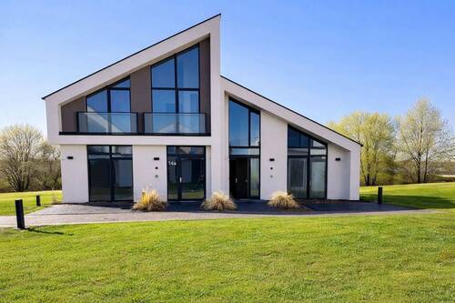 Ein Haus & 3 Wohnungen - 2 Zimmer Terrassenwohnung in Göhren-Lebbin