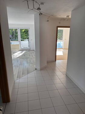 Bild 1 - Helle 3-Zimmer-Wohnung mit Balkon und TG Stellplatz in Weinstadt-Enderbach