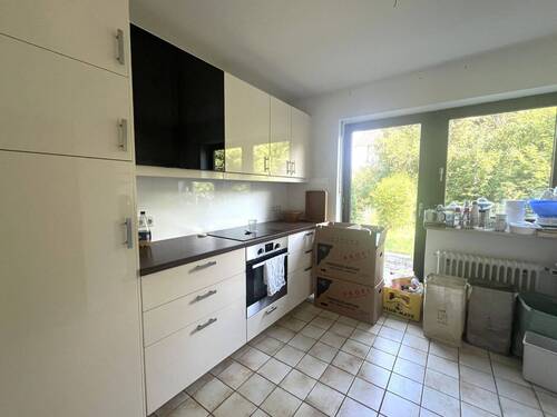 geräumige Küche.jpg - 5 Zimmer Doppelhaushälfte in München