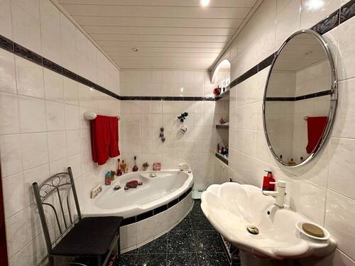 Badezimmer Wohnung untere Etage - 