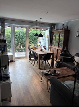 Wohnnzimmer - Charmante 3,5-Zimmer-Wohnung mit Terrasse der preis ist VB