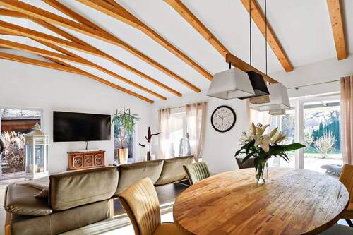 Wohnzimmer - 5 Zimmer Einfamilienhaus zum Kaufen in Berlin